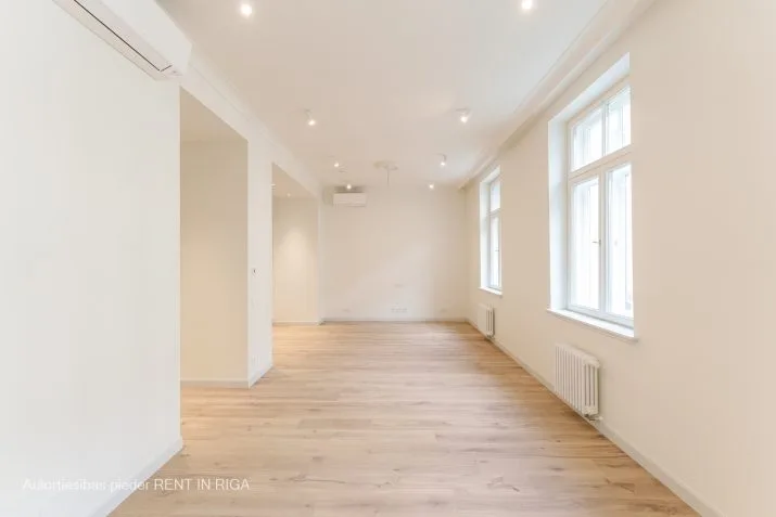 Pārdod dzīvokli, Vilandes iela 11, Rīga, Labais krasts, Centrs / 346 847 € 8