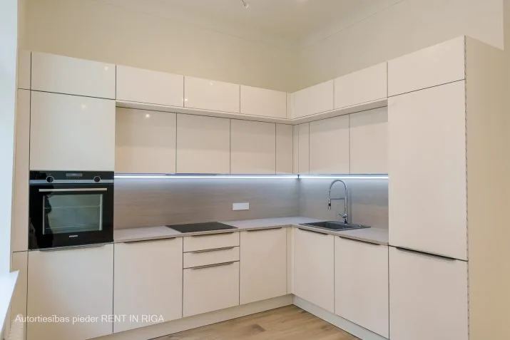 Pārdod dzīvokli, Vilandes iela 11, Rīga, Labais krasts, Centrs / 346 847 € 10