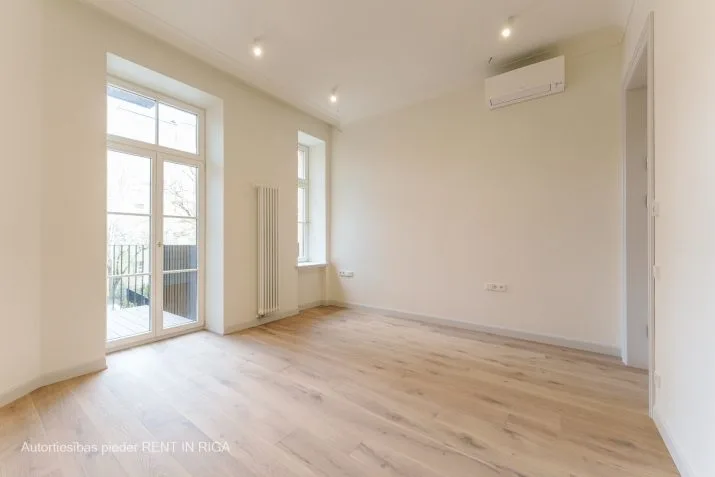 Pārdod dzīvokli, Vilandes iela 11, Rīga, Labais krasts, Centrs / 346 847 € 12