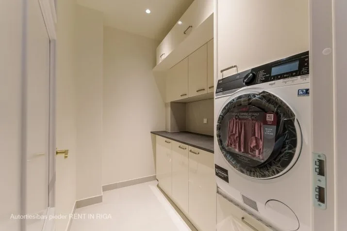 Pārdod dzīvokli, Vilandes iela 11, Rīga, Labais krasts, Centrs / 346 847 € 20