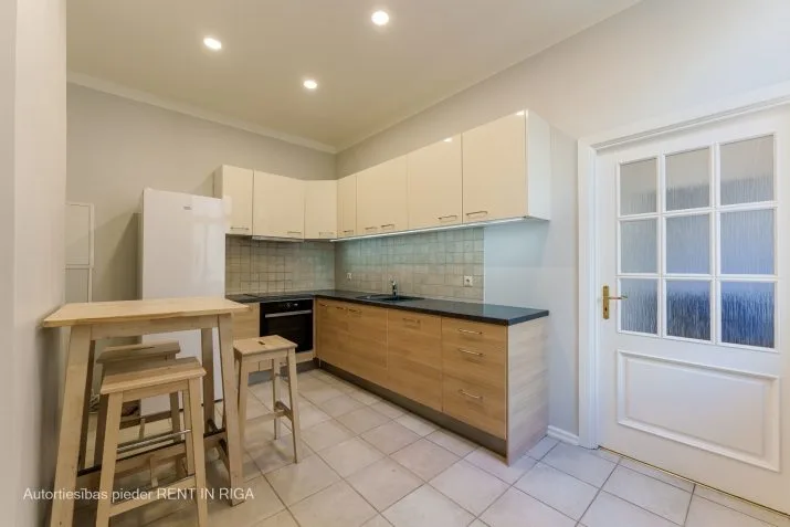 Izīrē dzīvokli, Tērbatas iela 9/11, Rīga, Labais krasts, Centrs / 900 € 9
