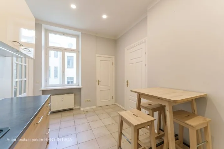 Izīrē dzīvokli, Tērbatas iela 9/11, Rīga, Labais krasts, Centrs / 900 € 8