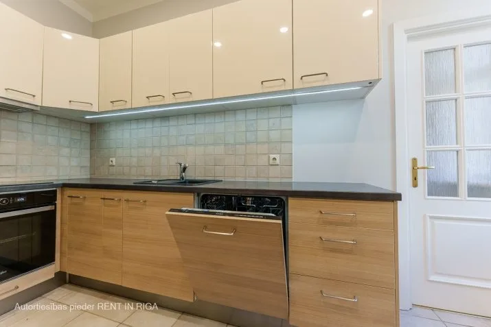 Izīrē dzīvokli, Tērbatas iela 9/11, Rīga, Labais krasts, Centrs / 900 € 10