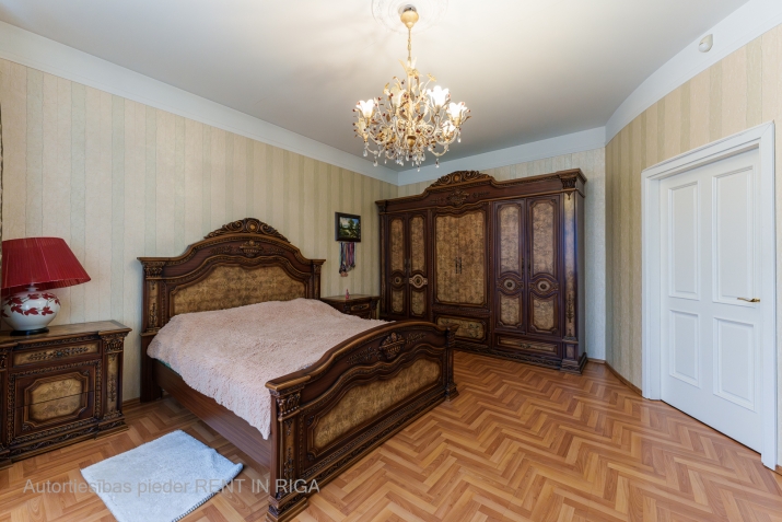 Dzīparu iela 10 18