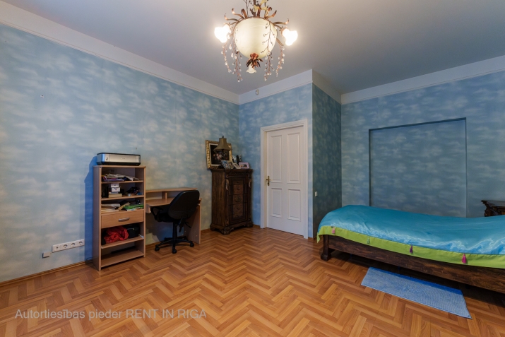 Dzīparu iela 10 25