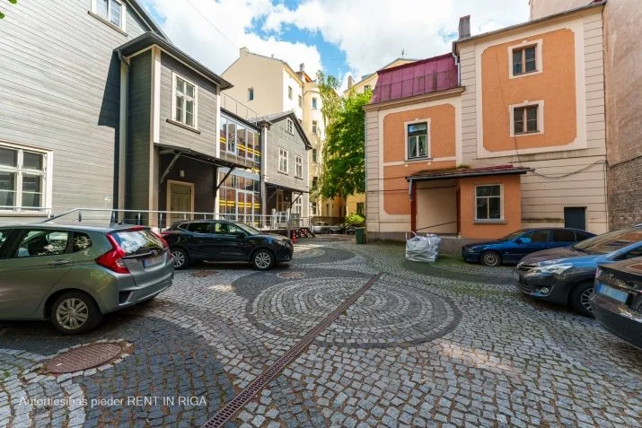 Izīrē dzīvokli, Dzirnavu iela 46A, Rīga, Labais krasts, Centrs / 1 300 € 18