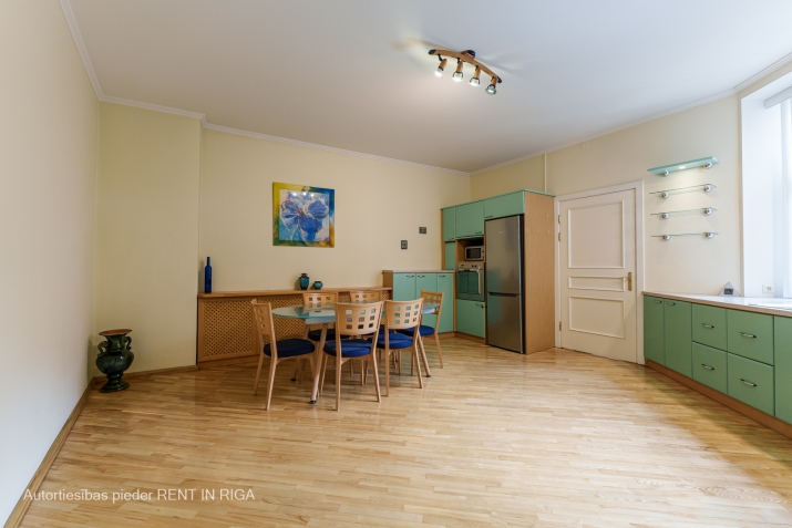 Izīrē dzīvokli, Dzirnavu iela 70, Rīga, Labais krasts, Centrs / 890 € 12