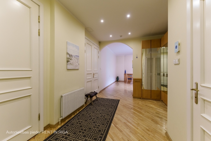 Izīrē dzīvokli, Dzirnavu iela 70, Rīga, Labais krasts, Centrs / 890 € 31
