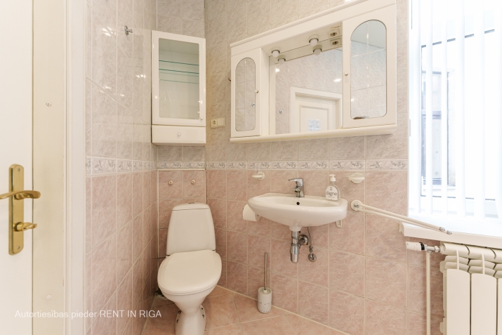 Izīrē dzīvokli, Dzirnavu iela 70, Rīga, Labais krasts, Centrs / 890 € 25