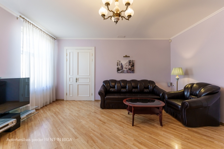 Izīrē dzīvokli, Dzirnavu iela 70, Rīga, Labais krasts, Centrs / 890 € 13