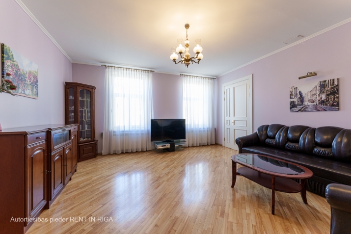 Izīrē dzīvokli, Dzirnavu iela 70, Rīga, Labais krasts, Centrs / 890 € 16