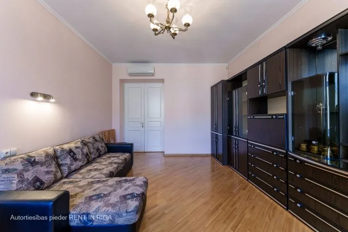 Izīrē dzīvokli, Dzirnavu iela 70, Rīga, Labais krasts, Centrs / 890 € 20