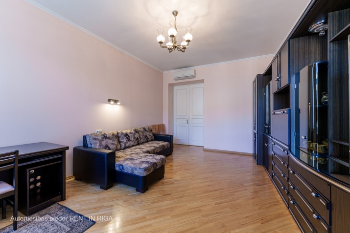 Izīrē dzīvokli, Dzirnavu iela 70, Rīga, Labais krasts, Centrs / 890 € 21