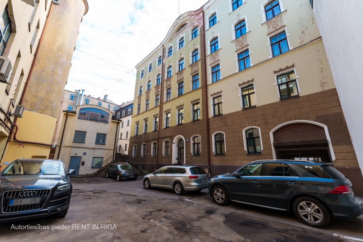 Izīrē dzīvokli, Dzirnavu iela 70, Rīga, Labais krasts, Centrs / 890 € 34