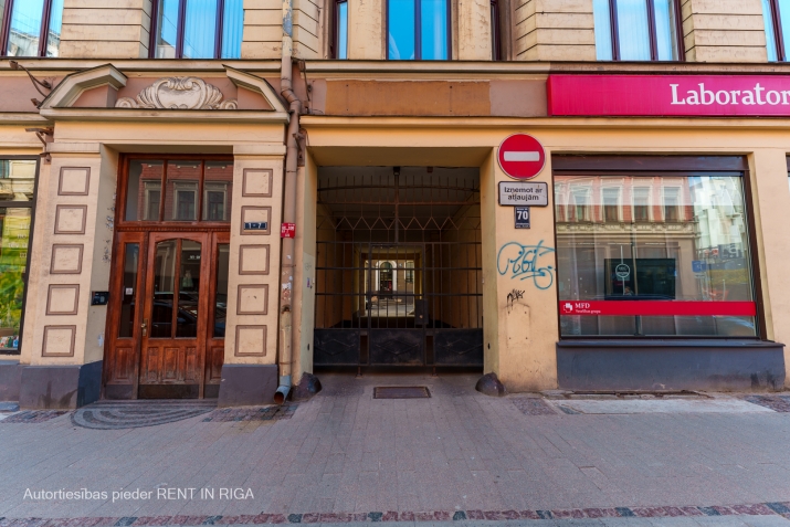 Izīrē dzīvokli, Dzirnavu iela 70, Rīga, Labais krasts, Centrs / 890 € 36