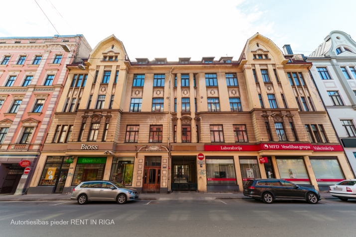 Izīrē dzīvokli, Dzirnavu iela 70, Rīga, Labais krasts, Centrs / 890 € 37