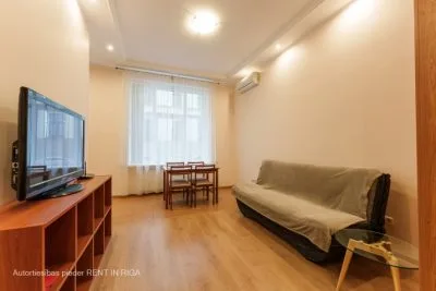 Izīrē dzīvokli, Dzirnavu iela 70, Rīga, Labais krasts, Centrs / 520 € 2