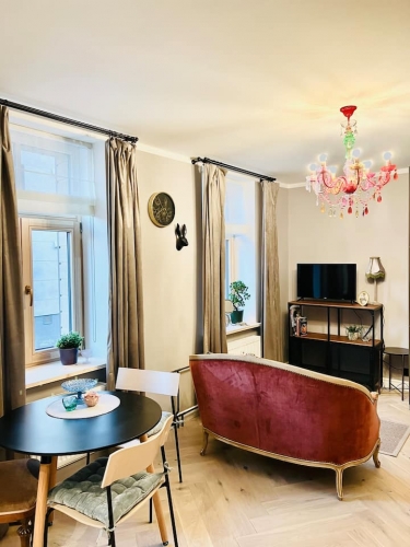 Izīrē dzīvokli, Strēlnieku iela 15, Rīga, Labais krasts, Centrs / 600 € 10