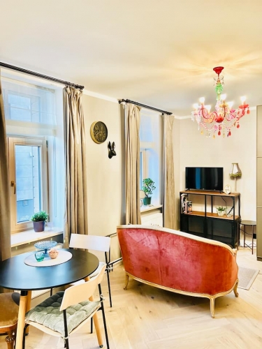 Izīrē dzīvokli, Strēlnieku iela 15, Rīga, Labais krasts, Centrs / 600 € 11