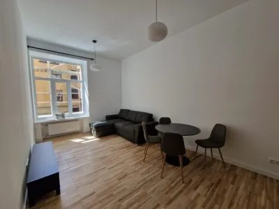Izīrē dzīvokli, Skolas iela 13, Rīga, Labais krasts, Centrs / 700 € 1
