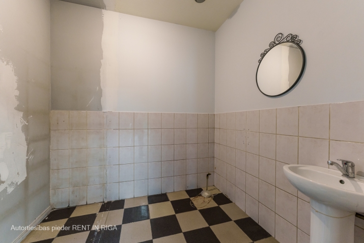 Izīrē tirdzniecības telpas, Rūpniecības iela 52, Rīga, Labais krasts, Centrs / 1 480 € 12
