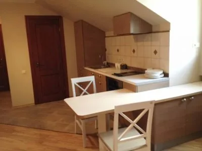 Pārdod dzīvokli, Skolas iela 8, Rīga, Labais krasts, Centrs / 89 900 € 2