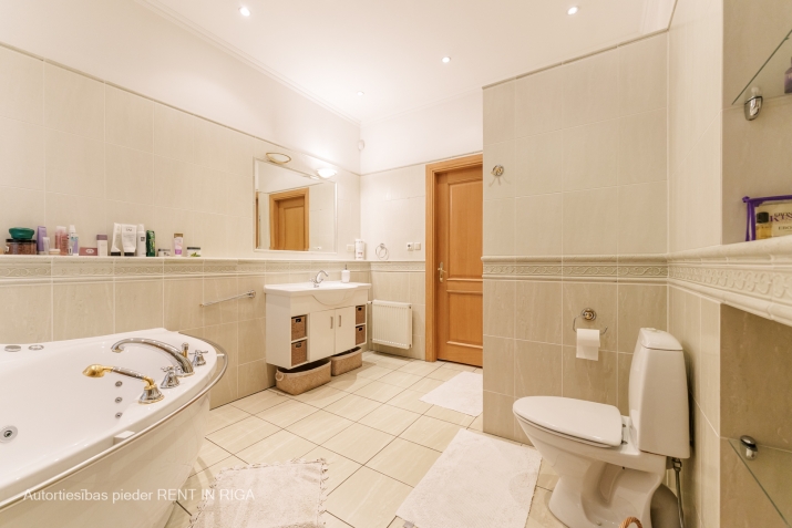 Izīrē dzīvokli, Baznīcas iela 35, Rīga, Labais krasts, Centrs / 2 300 € 30