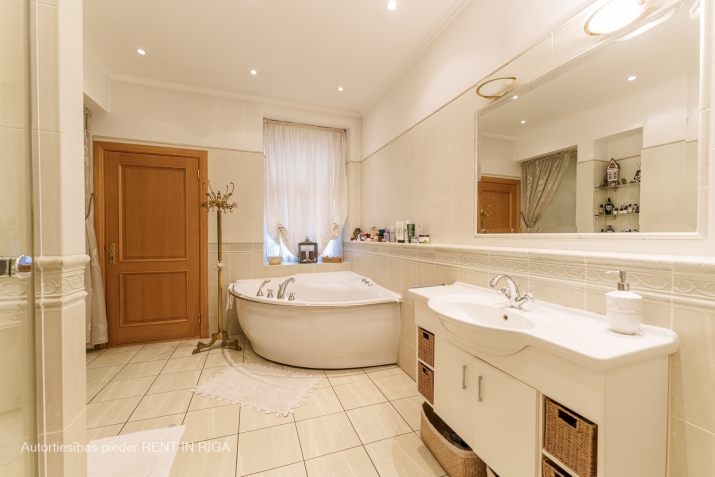 Izīrē dzīvokli, Baznīcas iela 35, Rīga, Labais krasts, Centrs / 2 300 € 29