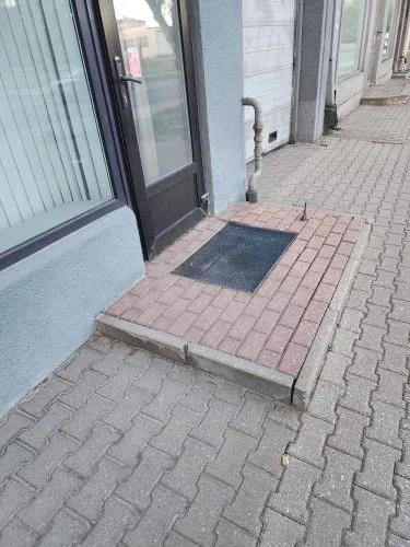 Izīrē tirdzniecības telpas, Lāčplēša iela 75, Rīga, Labais krasts, Centrs / 400 € 10