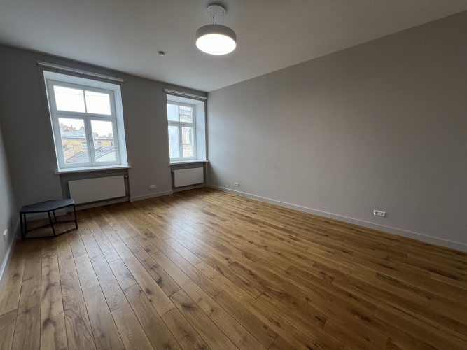Izīrē dzīvokli, Dzirnavu iela 74, Rīga, Labais krasts, Centrs / 950 € 2