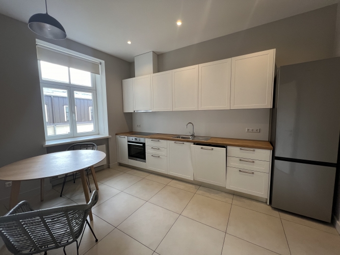 Izīrē dzīvokli, Dzirnavu iela 74, Rīga, Labais krasts, Centrs / 950 € 1