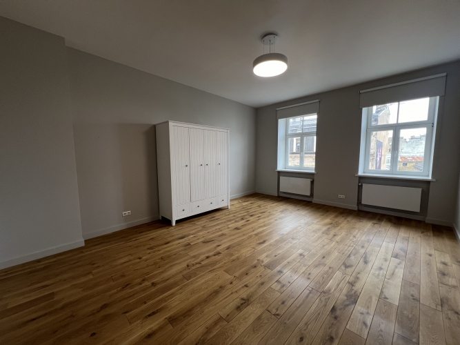 Izīrē dzīvokli, Dzirnavu iela 74, Rīga, Labais krasts, Centrs / 950 € 4