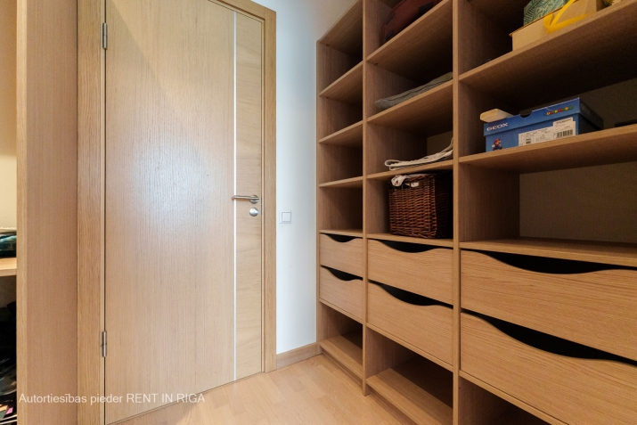 Izīrē dzīvokli, Grostonas iela 25, Rīga, Labais krasts, Centrs / 1 090 € 12