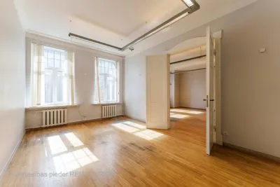 Izīrē tirdzniecības telpas, Baznīcas iela 31, Rīga, Labais krasts, Centrs / 2 355 € 4