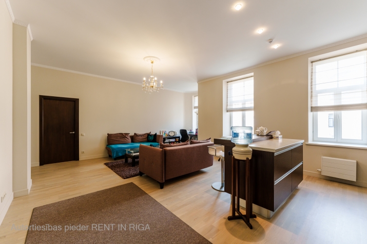 Izīrē dzīvokli, Rūpniecības iela 1, Rīga, Labais krasts, Centrs / 750 € 1