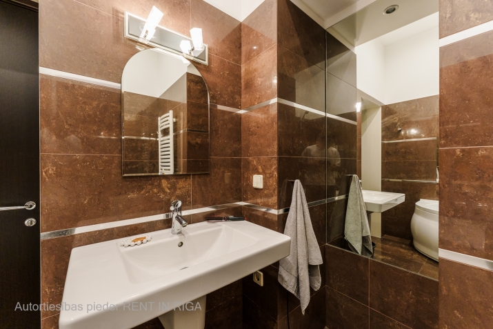 Izīrē dzīvokli, Rūpniecības iela 1, Rīga, Labais krasts, Centrs / 750 € 11