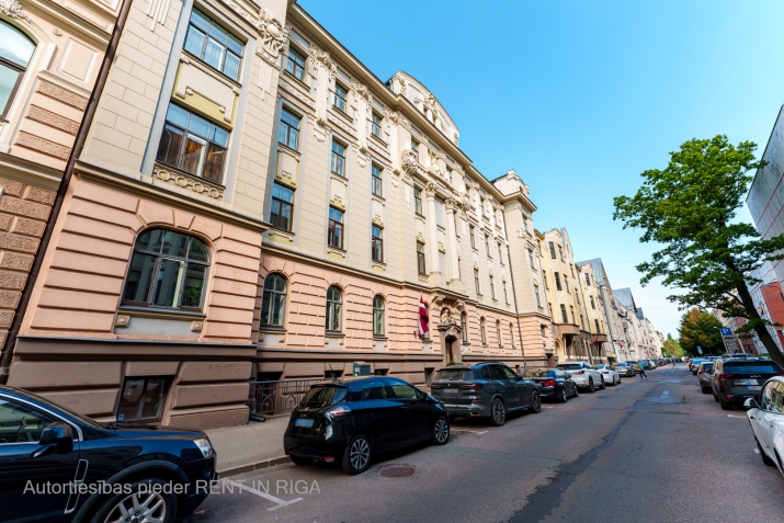 Izīrē dzīvokli, Rūpniecības iela 1, Rīga, Labais krasts, Centrs / 750 € 18