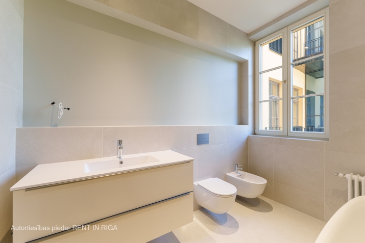 Izīrē dzīvokli, Vilandes iela 11, Rīga, Labais krasts, Centrs / 3 160 € 14
