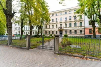 Izīrē dzīvokli, Kalpaka bulvāris iela 9, Rīga, Labais krasts, Centrs / 550 € 1