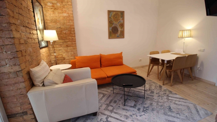 Izīrē dzīvokli, Dzirnavu iela 27, Rīga, Labais krasts, Centrs / 800 € 1