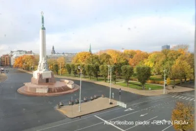 Pārdod namīpašums, Raina bulvaris iela 11, Rīga, Labais krasts, Centrs / 3 900 000 € 2