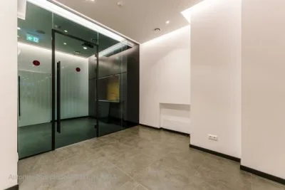 Izīrē tirdzniecības telpas, Tērbatas iela 4, Rīga, Centrs / 7650 € 8
