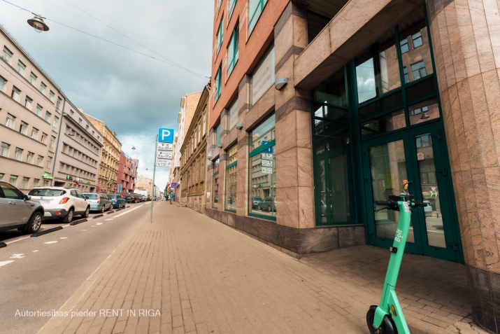 Izīrē komercplatību, Lāčplēša iela 41, Rīga, Labais krasts, Centrs / 637 € 10
