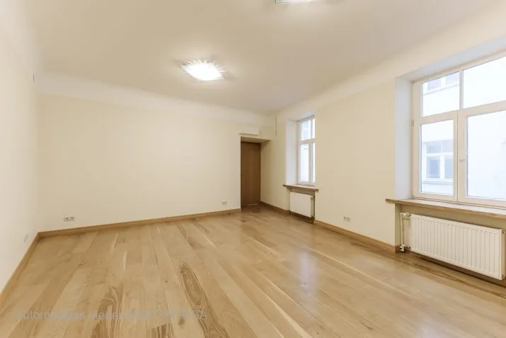 Vaļņu iela 5 8