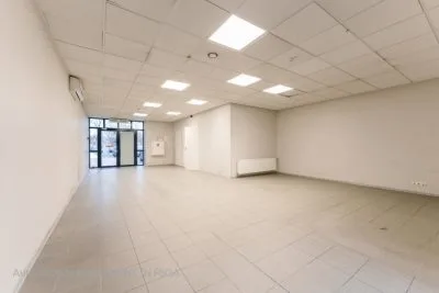 Izīrē tirdzniecības telpas, Dēļu iela 5c, Rīga, Kreisais krasts, Pārdaugava (tuvā) / 910 € 2