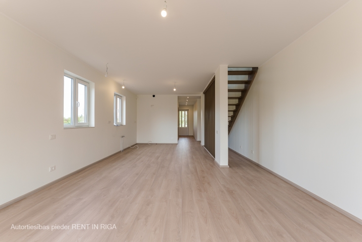 Izīrē māju, Dzintaru iela 8, Mārupes novads, Mārupe / 1 380 € 8