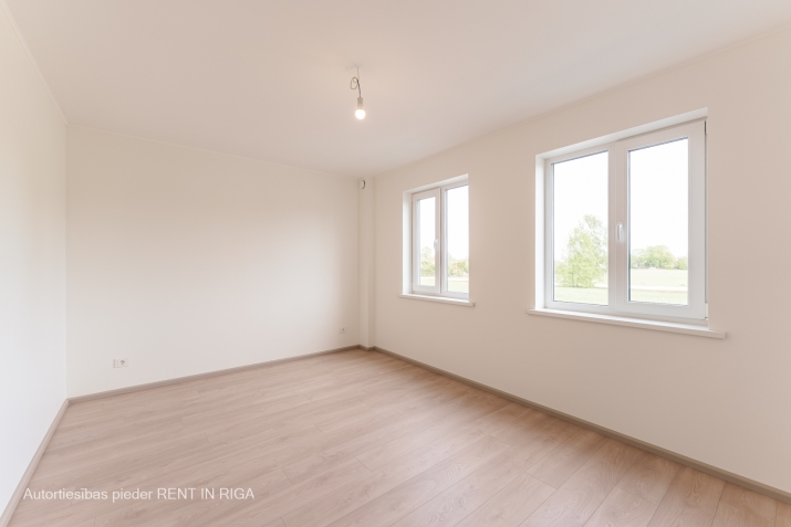 Izīrē māju, Dzintaru iela 8, Mārupes novads, Mārupe / 1 380 € 15