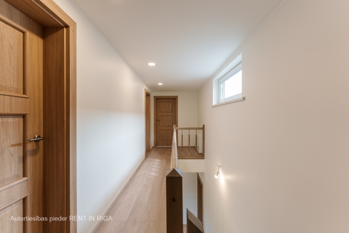 Izīrē māju, Dzintaru iela 8, Mārupes novads, Mārupe / 1 380 € 20