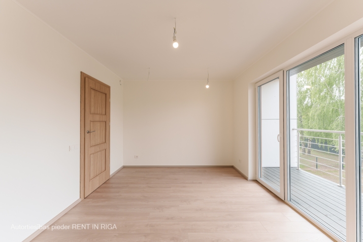 Izīrē māju, Dzintaru iela 8, Mārupes novads, Mārupe / 1 380 € 21