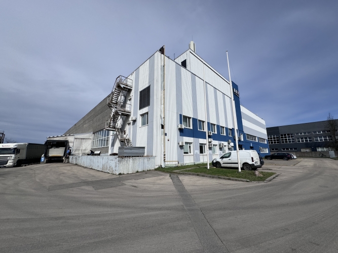 Uriekstes iela 8 1